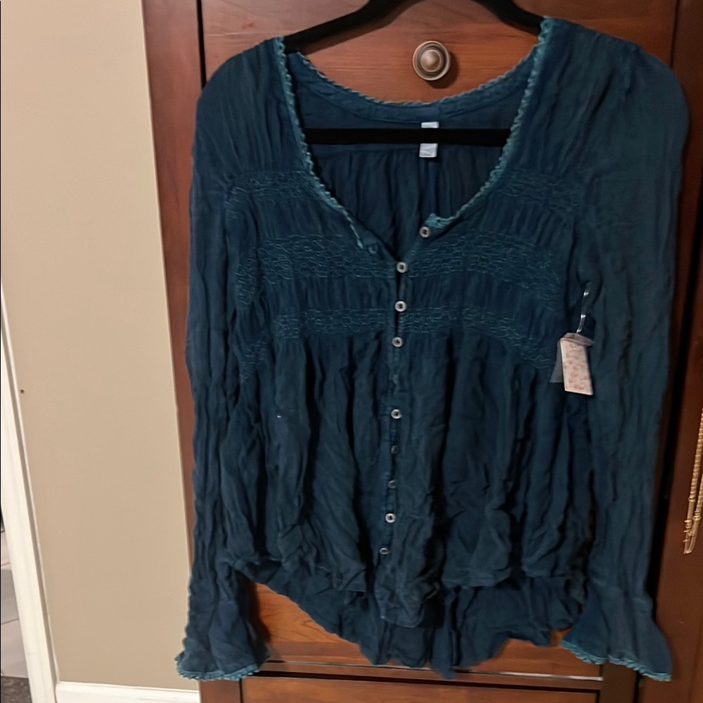 Blue V-neck long sleeve blouse with ruffled relaxed style